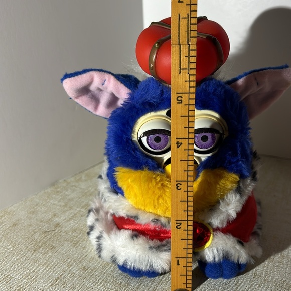 Rare Furby - "Your Royal Majesty" 1998 Special Limited Edition (Purple Eyes) - Picture 5 of 7